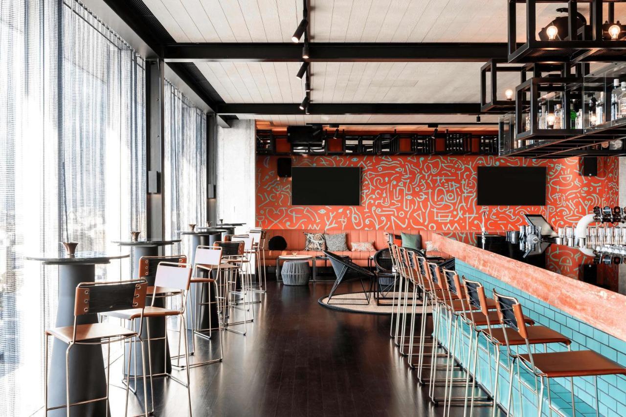 מלון Qt פרת'' מראה חיצוני תמונה The bar at the 101 Skybar