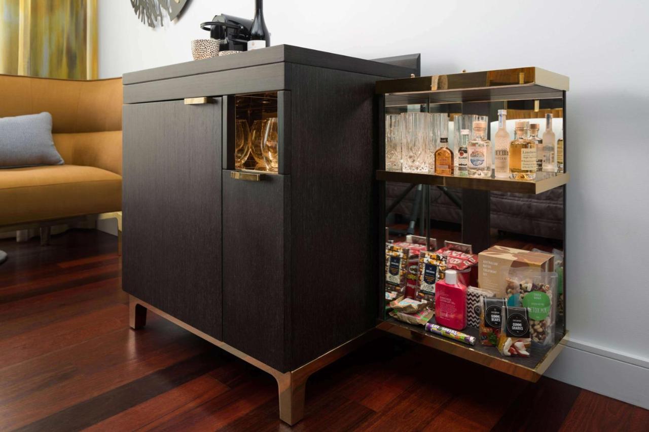 מלון Qt פרת'' מראה חיצוני תמונה A bar cabinet