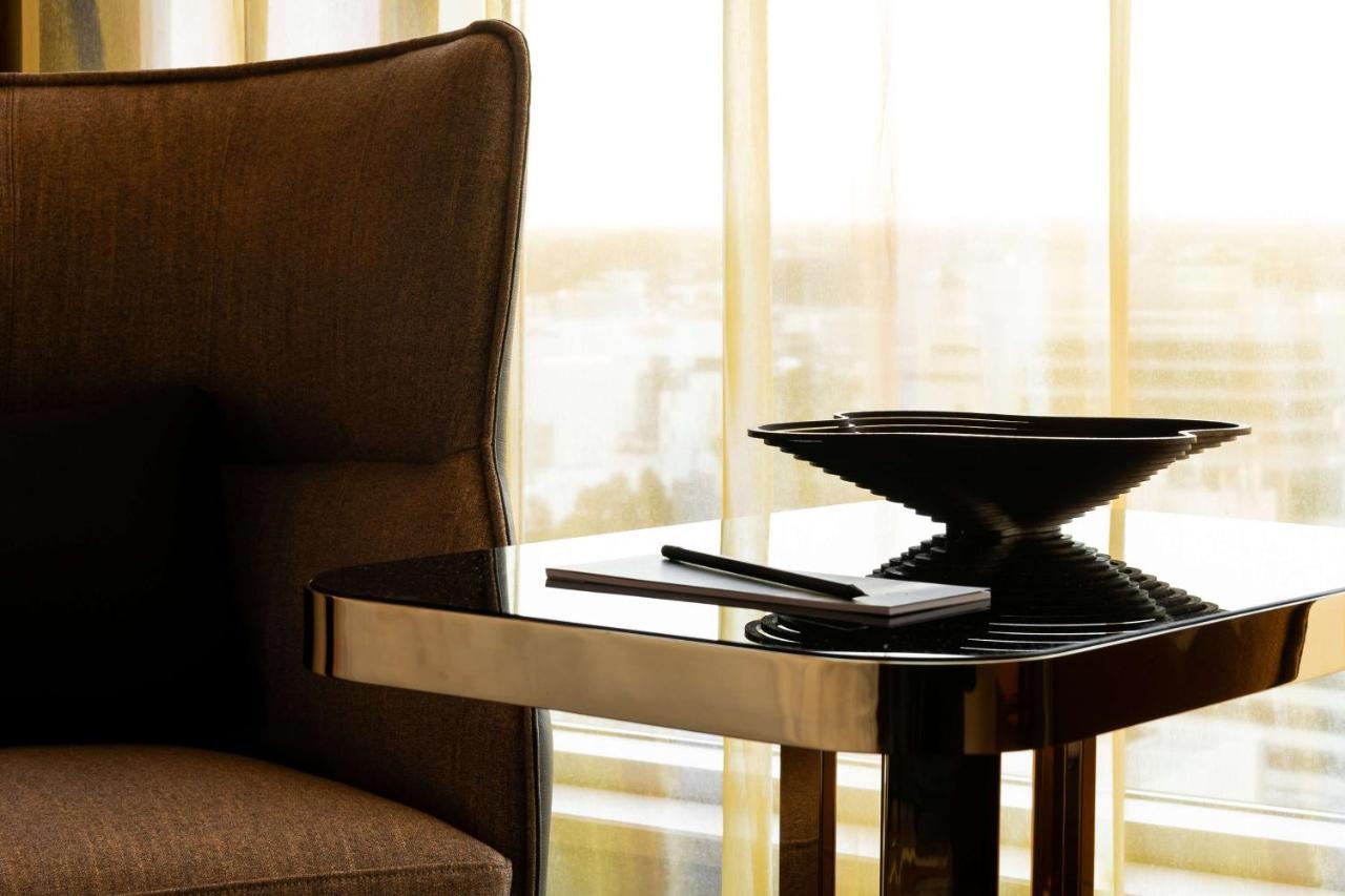 מלון Qt פרת'' מראה חיצוני תמונה A side table
